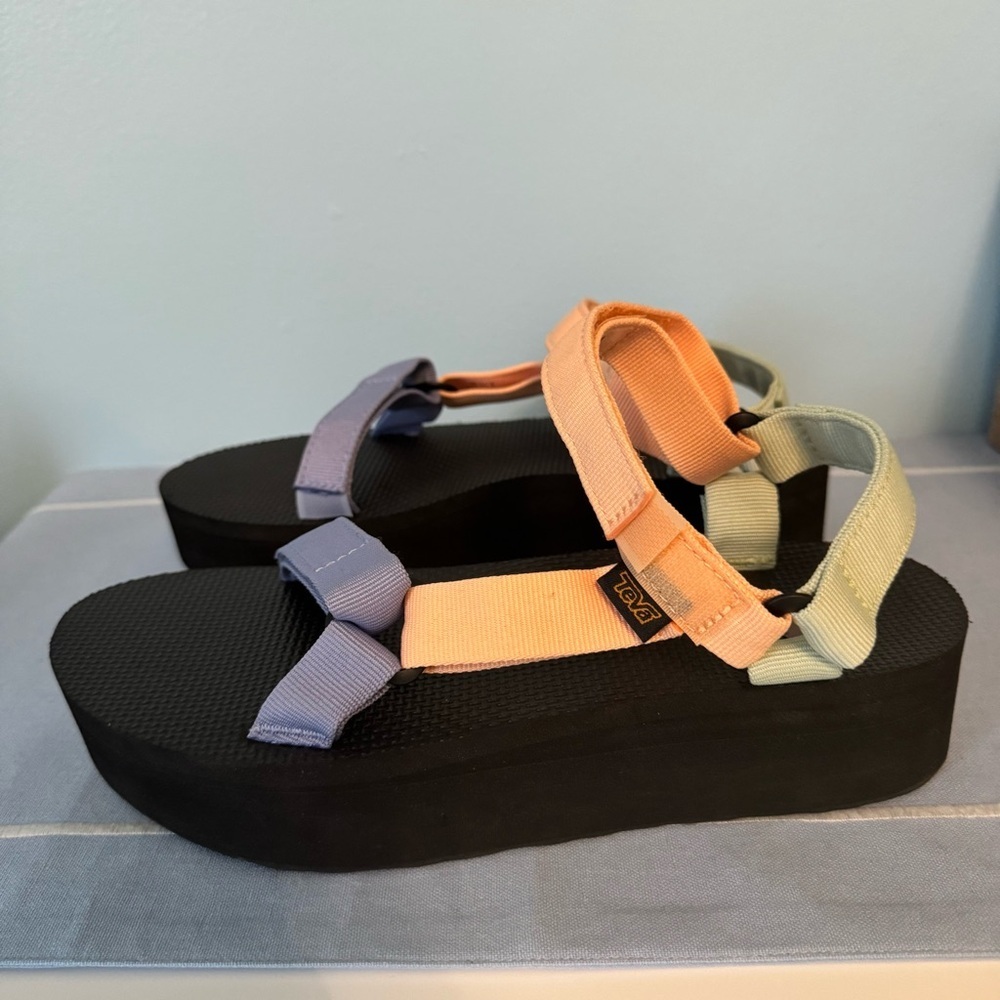 New Teva Flatform Universal Multi-Colored Size 10… - image 3